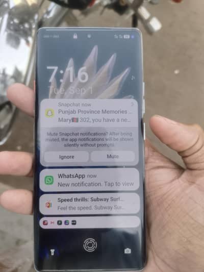 Tecno CAMON 40 Pro edge & finger display