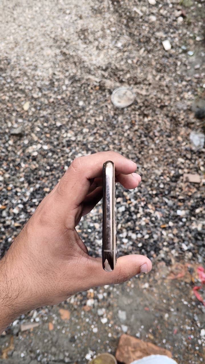 Apple iPhone 11 4
