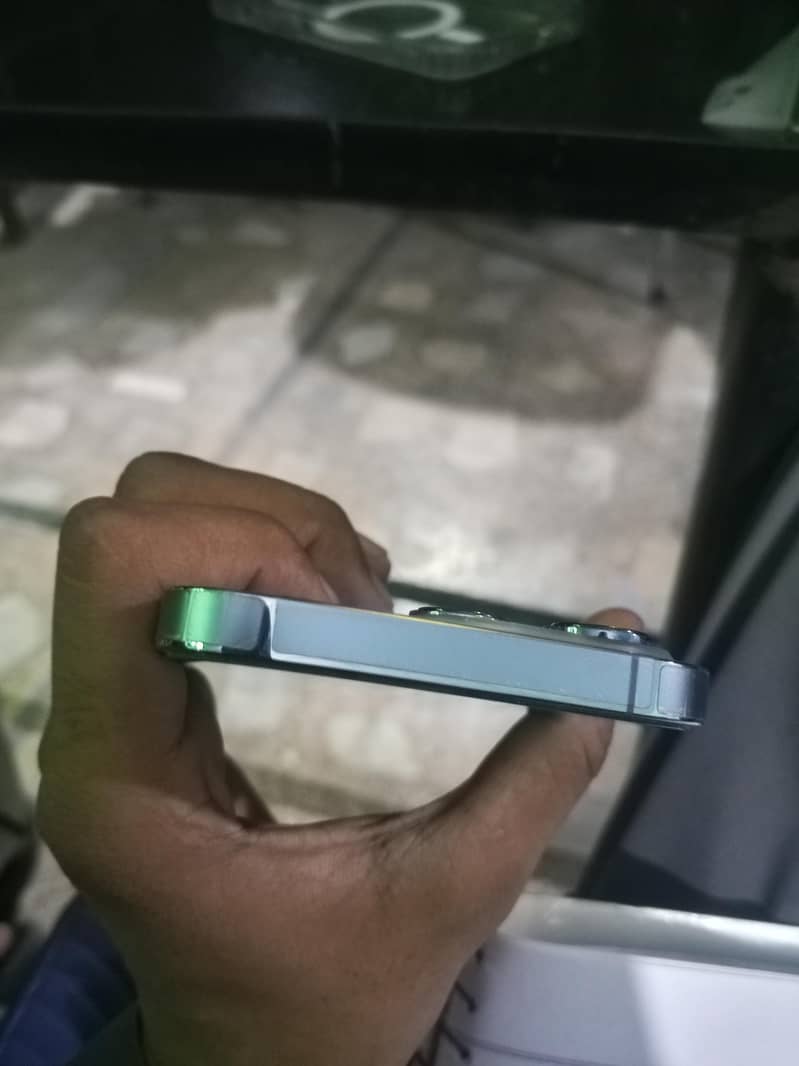Apple iPhone 13 Pro 4
