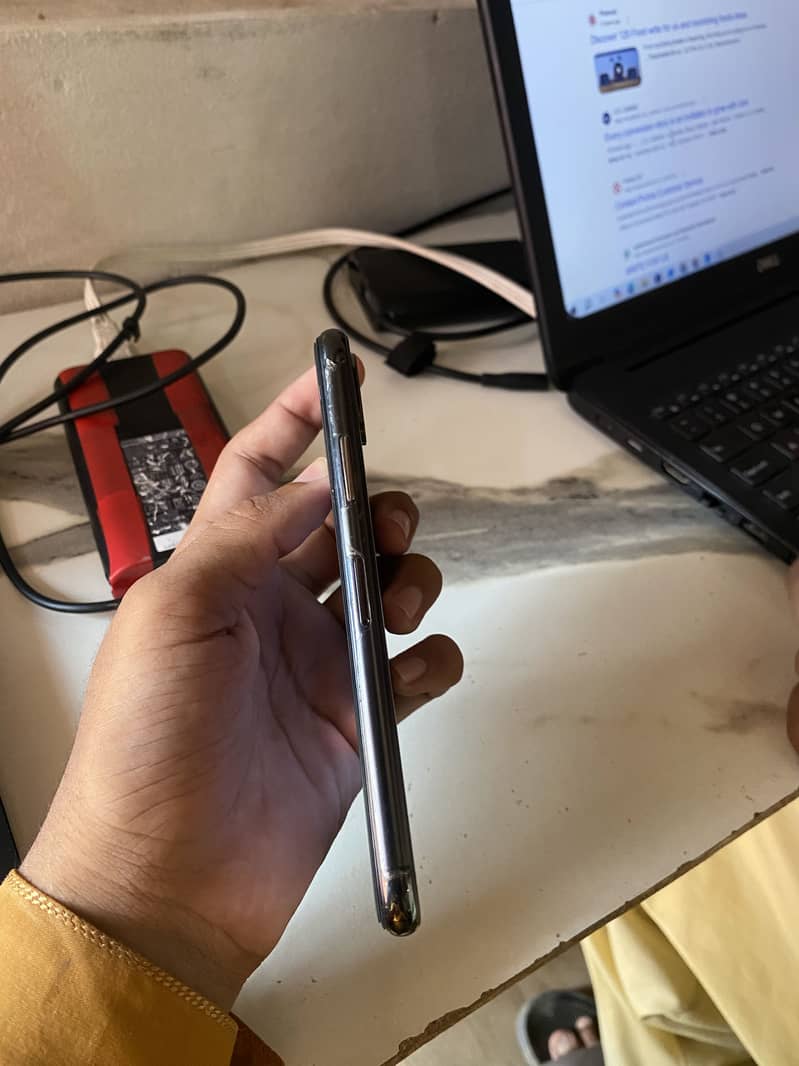 Apple iPhone XS 5