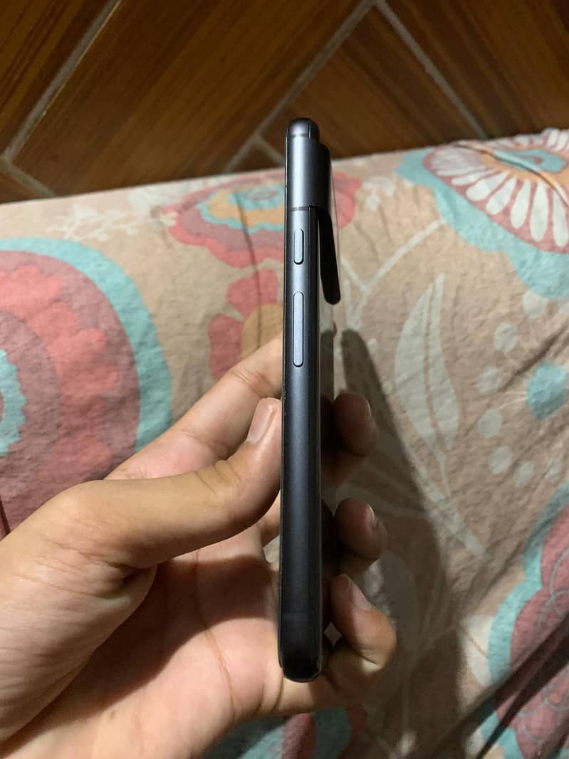 Google Pixel 8 4