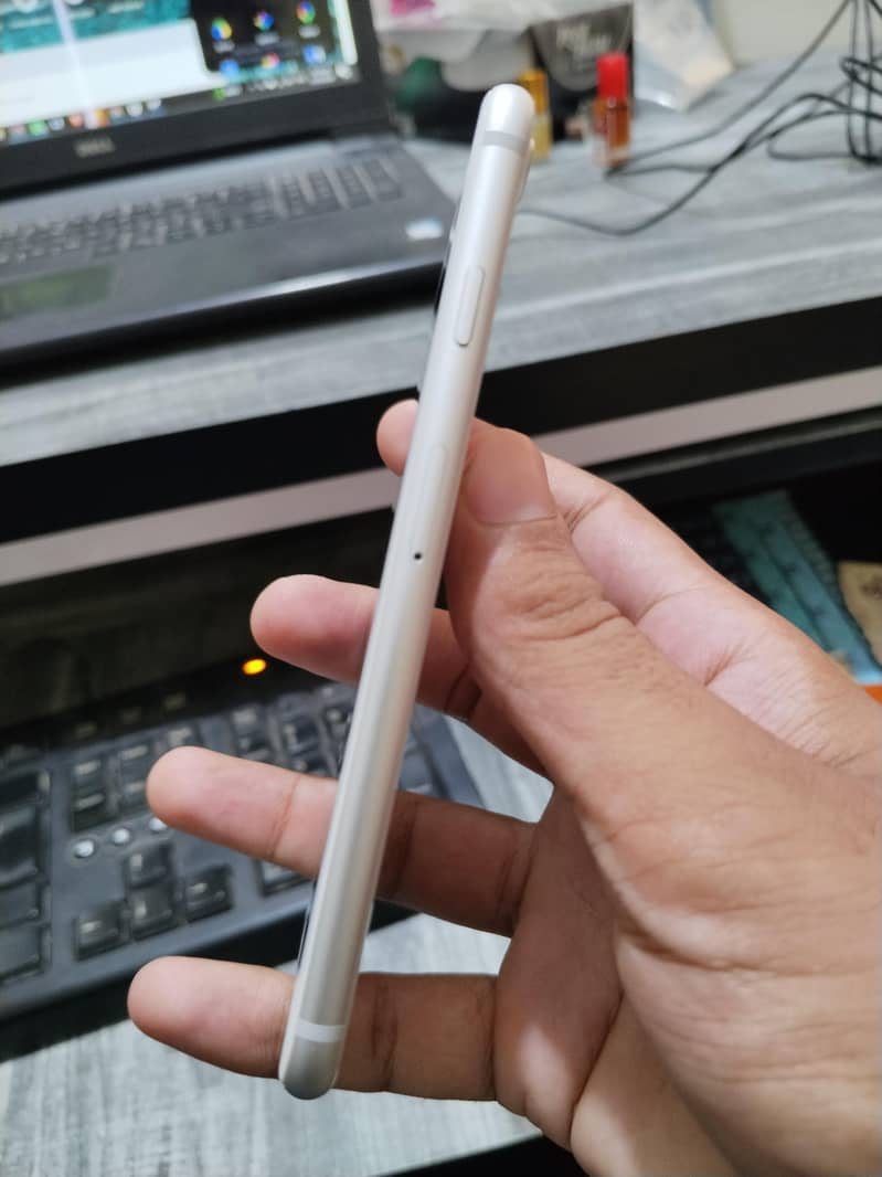 Apple iPhone 8 1