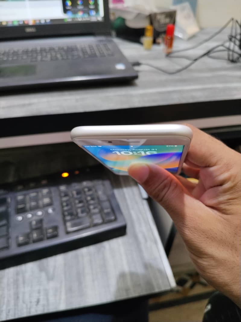 Apple iPhone 8 4