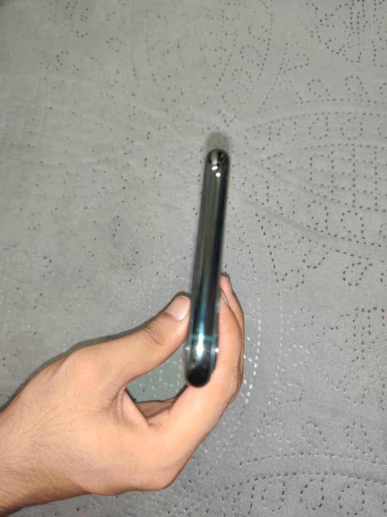 Apple iPhone 11 Pro Max 8