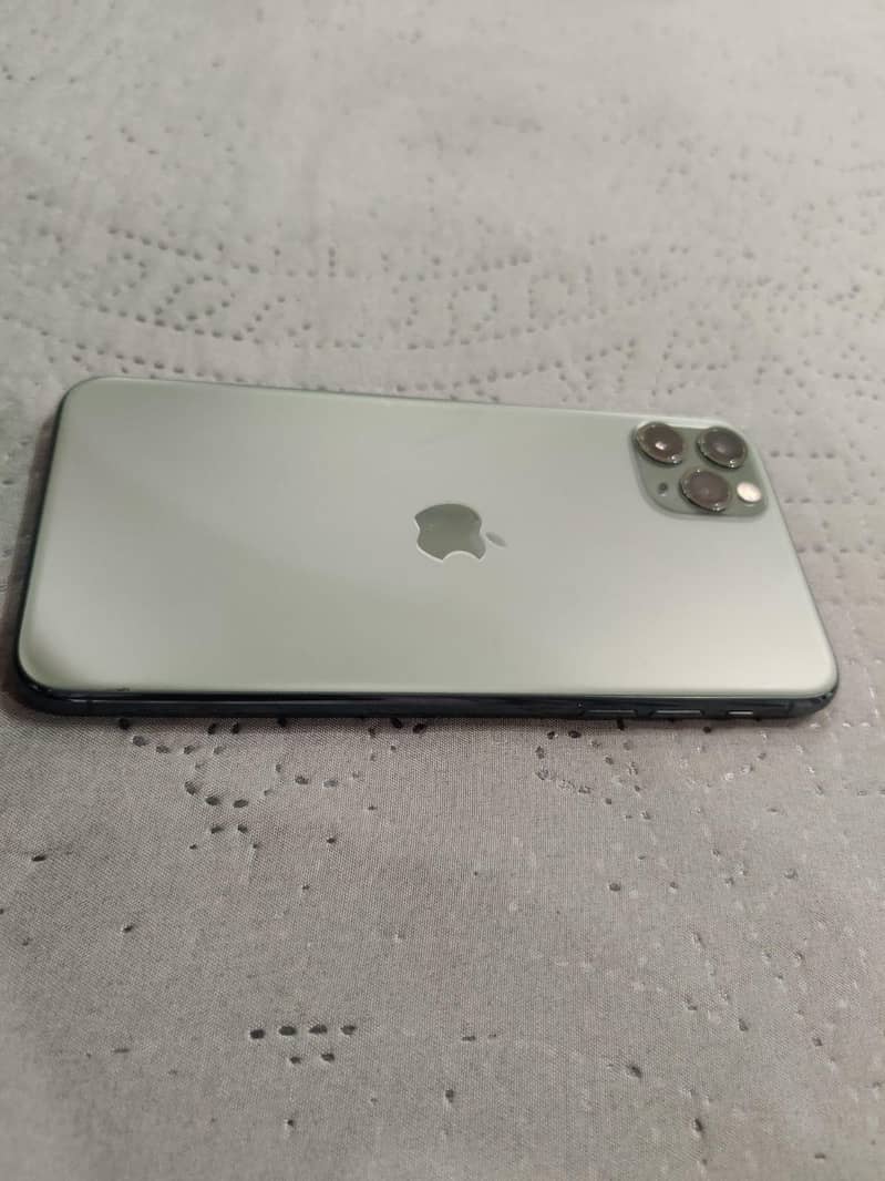 Apple iPhone 11 Pro Max 9
