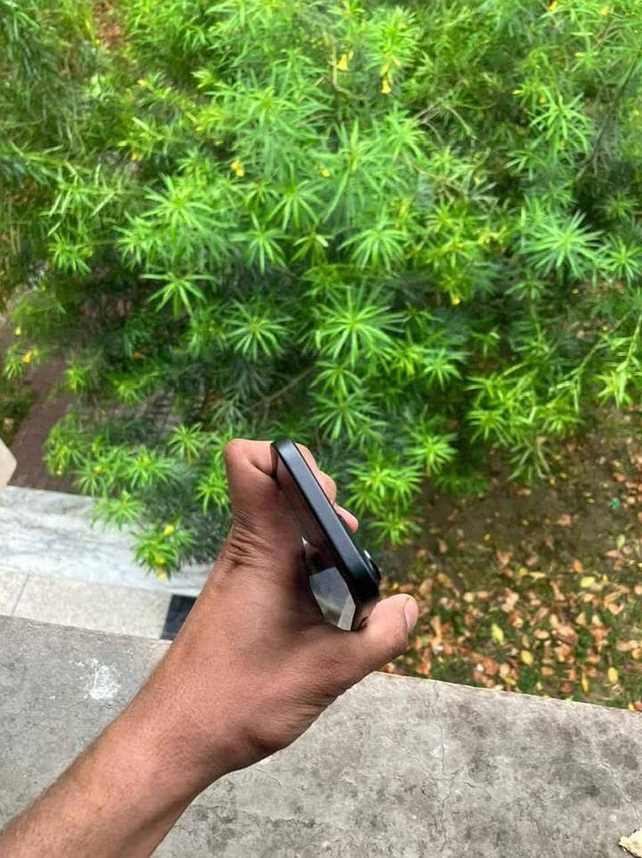 Apple iPhone 15 4