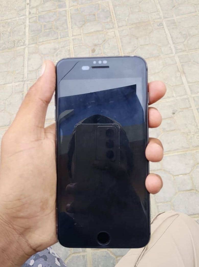 Apple iPhone 8 Plus 1