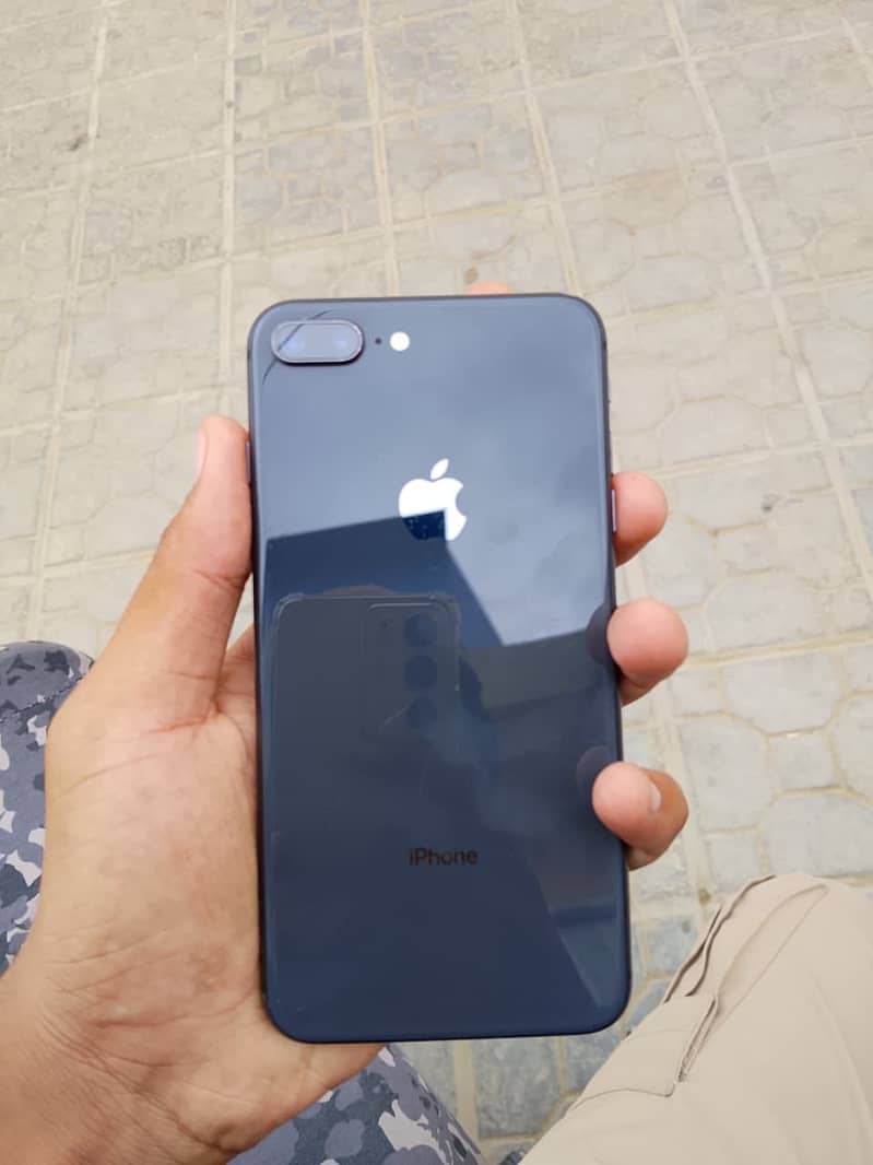 Apple iPhone 8 Plus 2