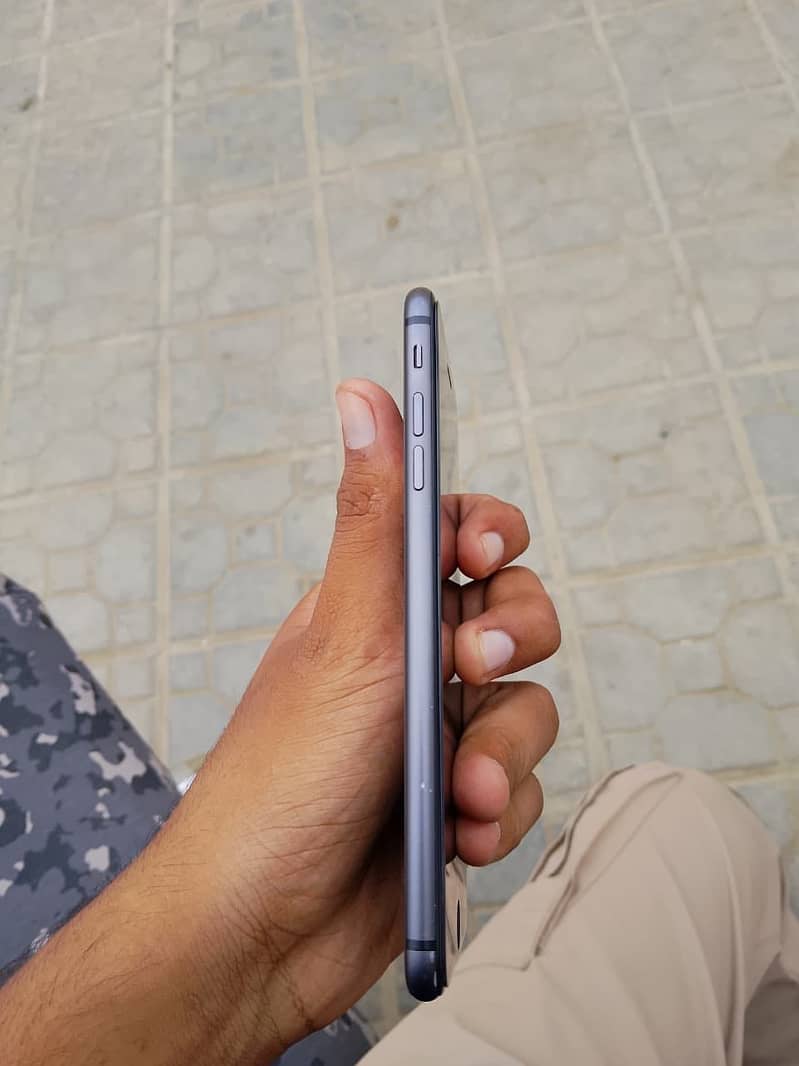 Apple iPhone 8 Plus 3