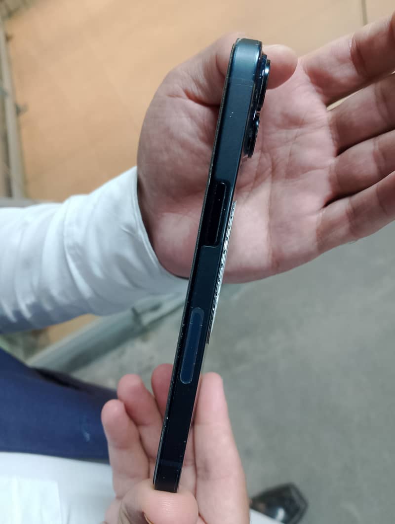 Apple iPhone 14 3