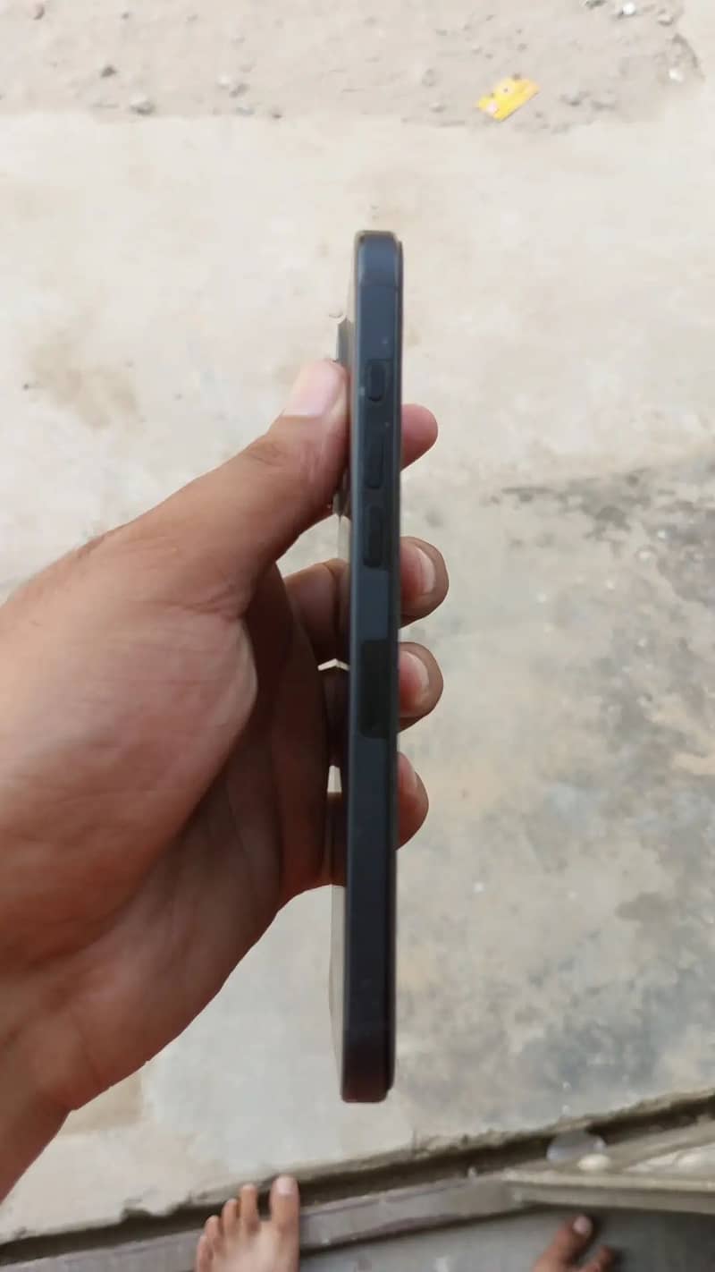 Apple iPhone 16 Pro Max 1