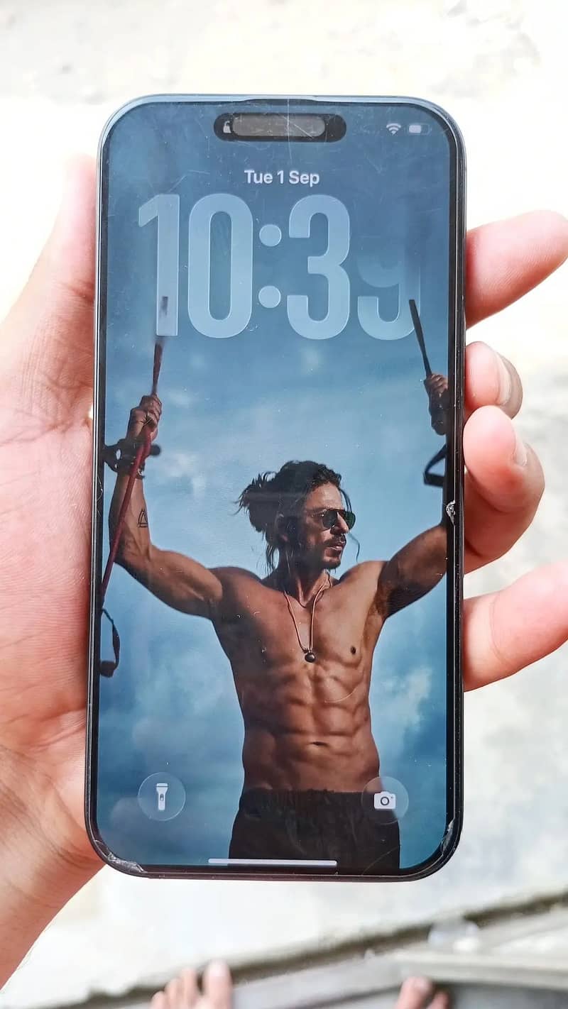Apple iPhone 16 Pro Max 2