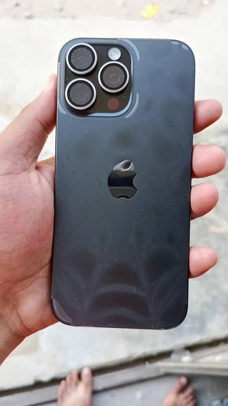 Apple iPhone 16 Pro Max 4