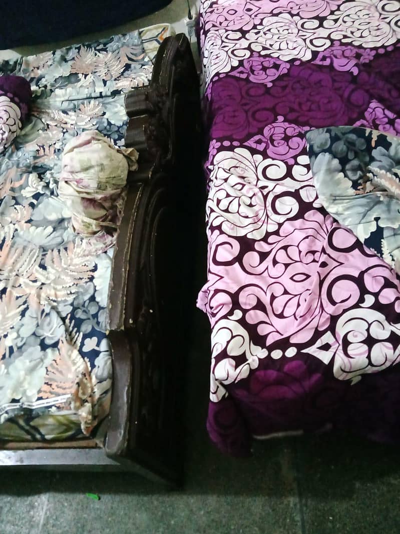bed set dressing side table etc . 2