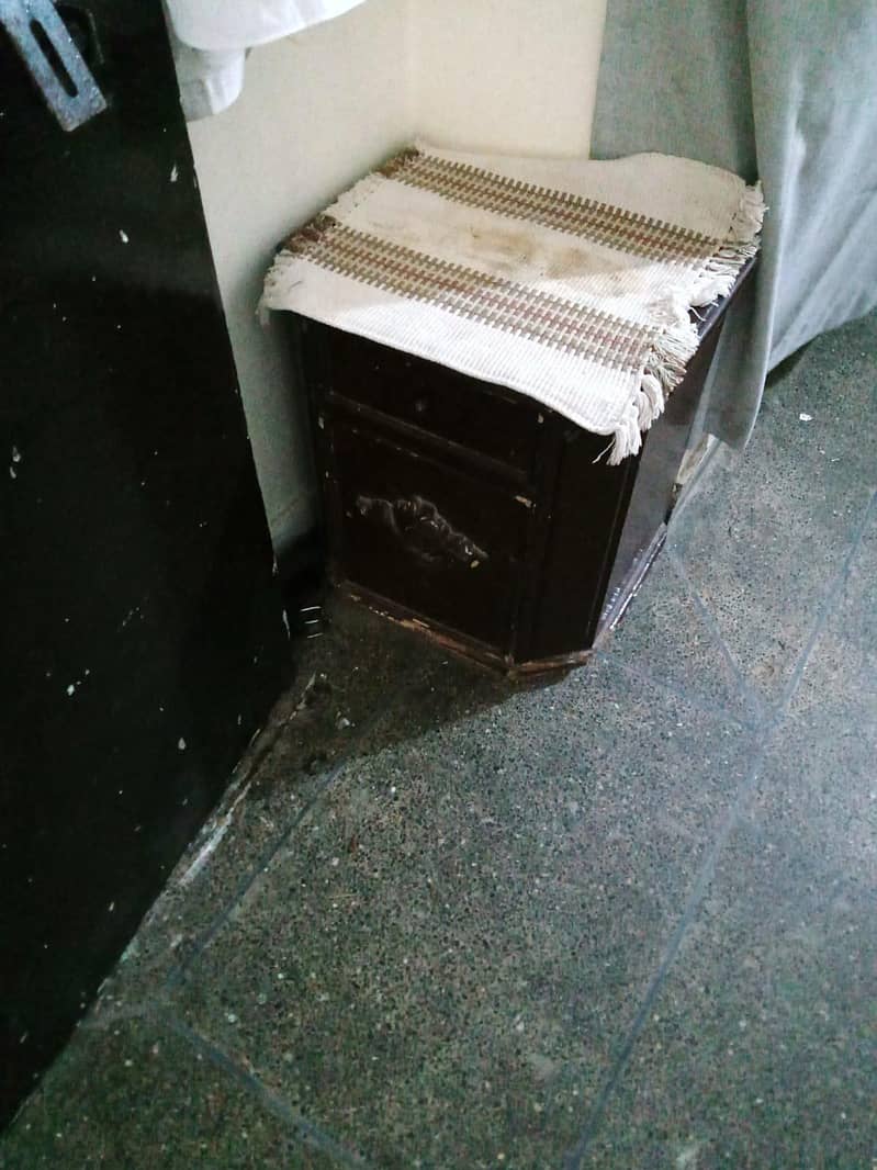 bed set dressing side table etc . 3