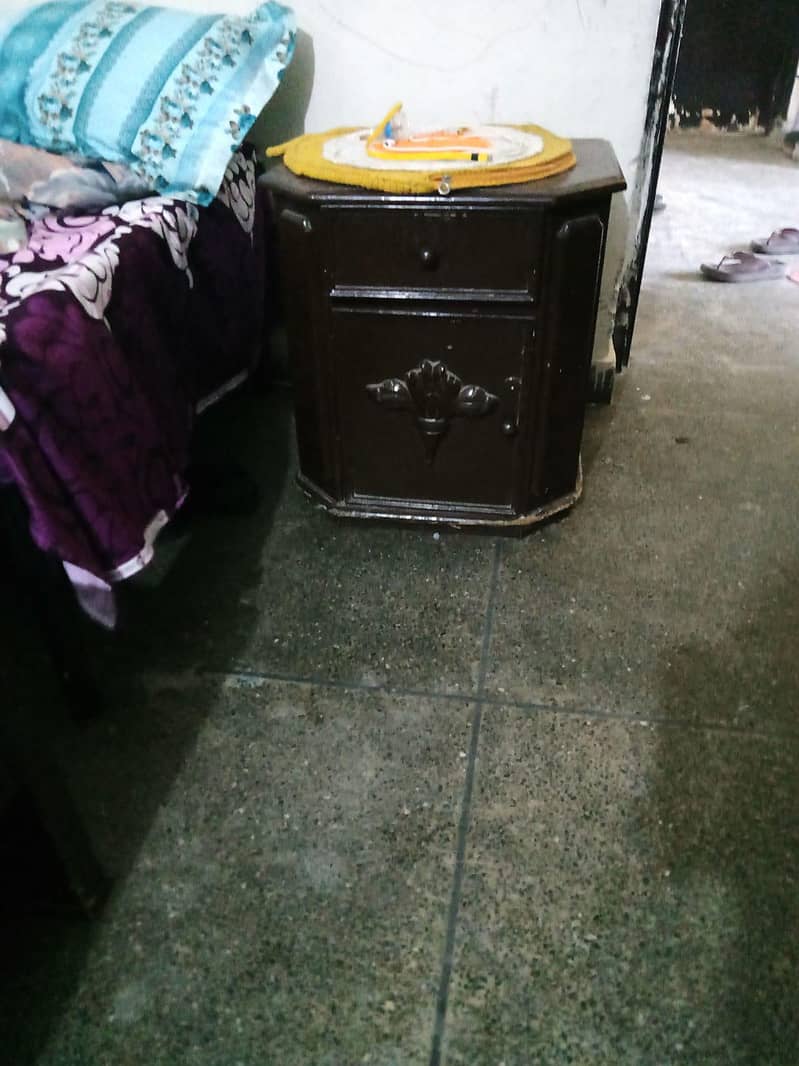 bed set dressing side table etc . 4