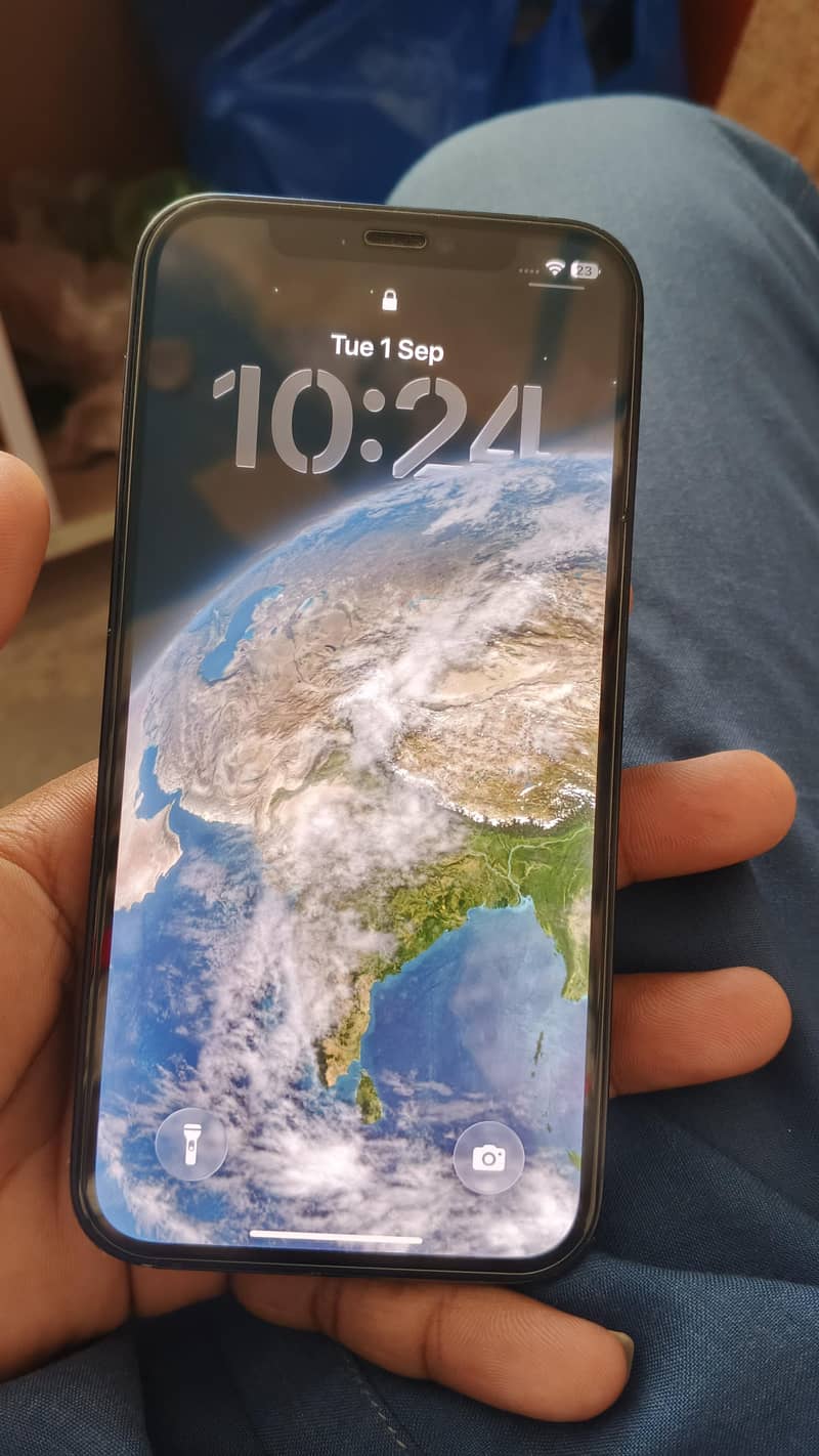 Apple iPhone 12 1