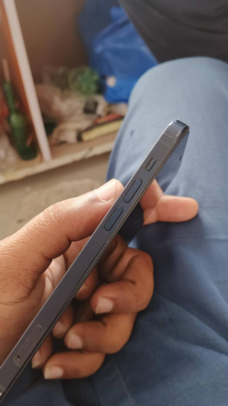 Apple iPhone 12 3