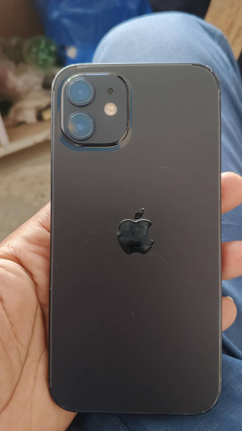 Apple iPhone 12 4