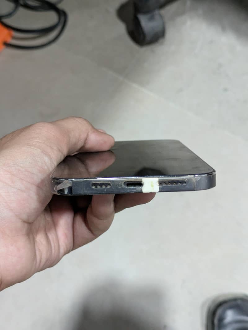 Apple iPhone 13 Pro Max 2