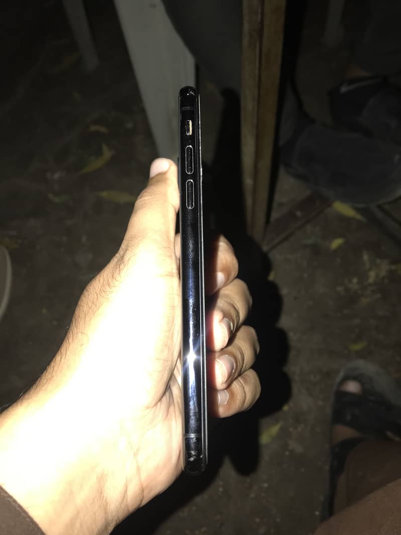 Apple iPhone XS 1