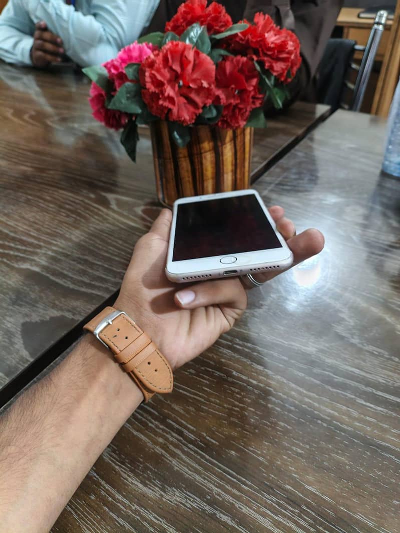 Apple iPhone 7 Plus 4