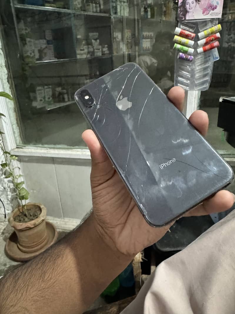 Apple iPhone XS Max 4