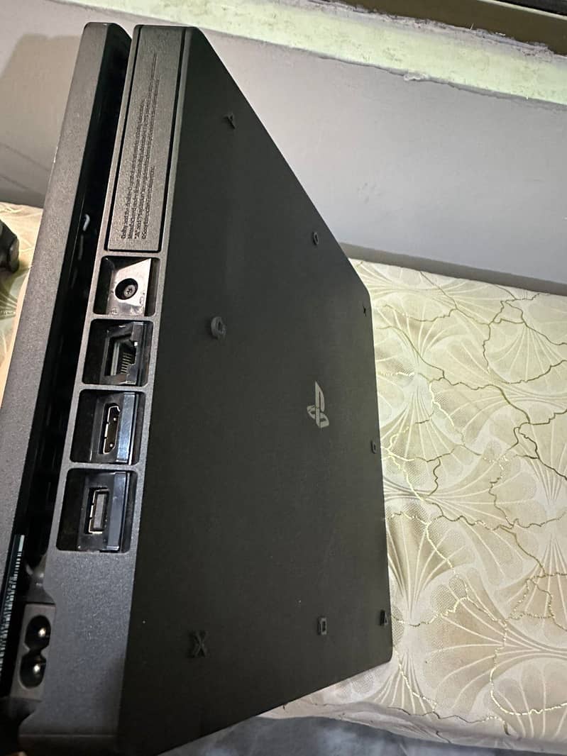 Ps4 slim 1
