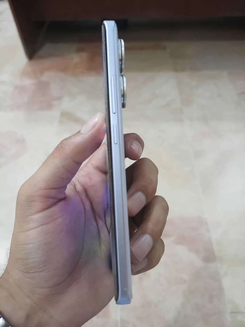 Xiaomi Redmi Note 13 Pro Plus 3