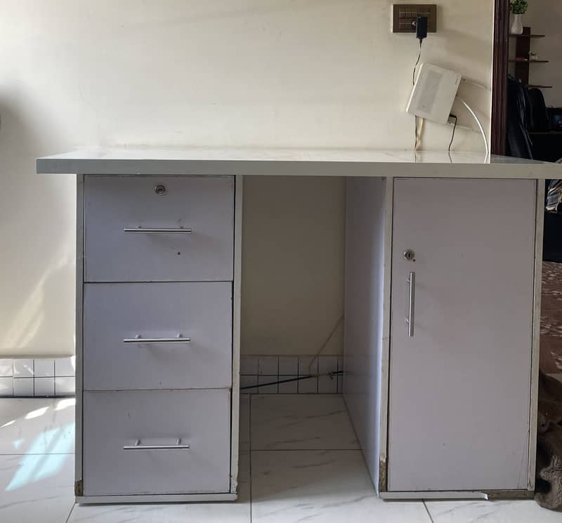 Computer Table 0