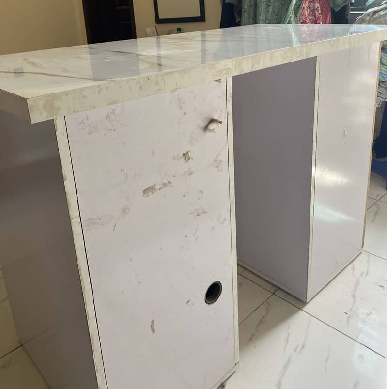 Computer Table 1