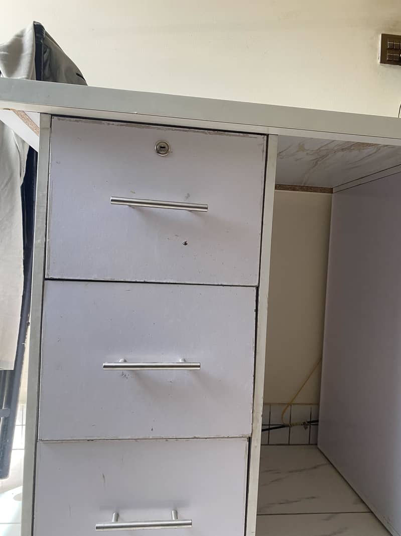 Computer Table 3