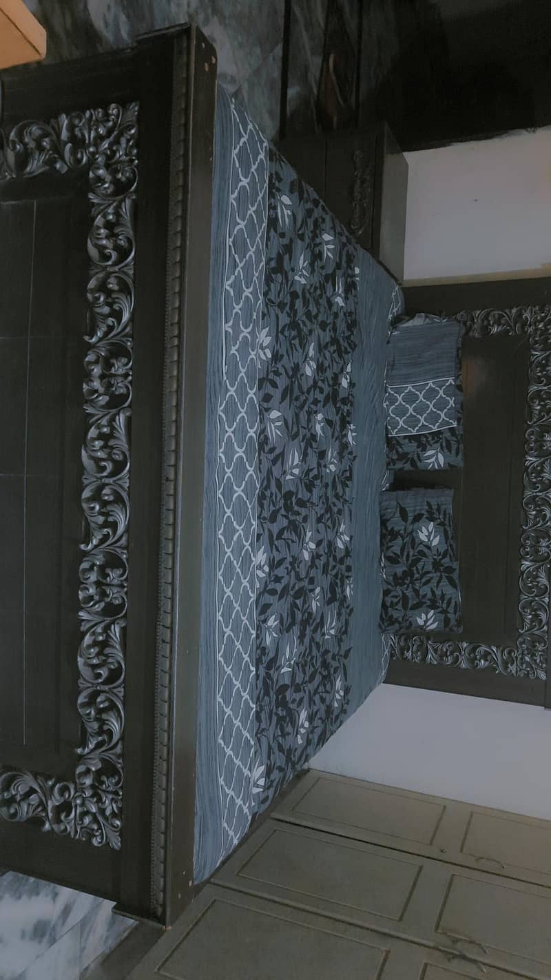 Bed,Side tables & Dressing Table 0
