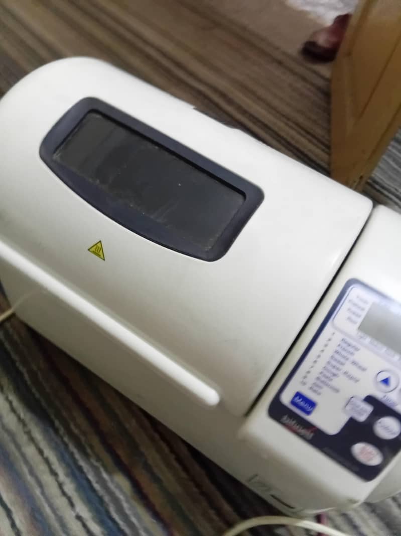 Bifinett automatic bread maker (model KH 2231) 1