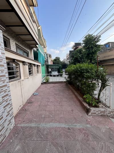 7 Marla Triple Storey House For Rent | 8 Bedrooms | 5 Car Parking | Near Haidry Chowk | 3 Electricity Meters | 2 Gas Meters