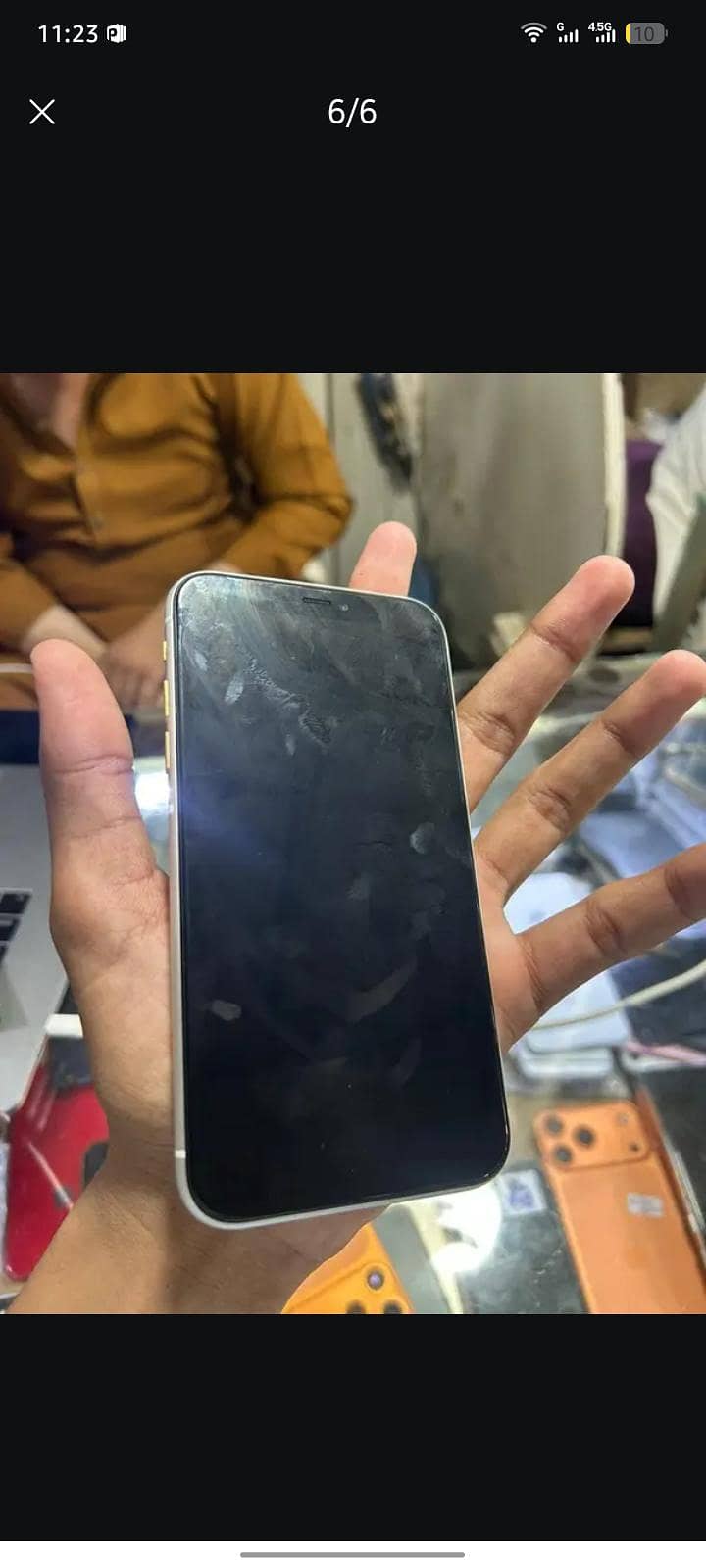 Apple iPhone 11 4