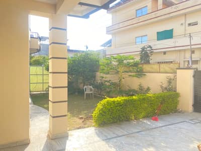 10 Marla Well-Maintained Used House for Sale in Gulshan Abad, Rawalpindi | 6 Bed Attach Bath | Double Gate | 2 Gas & 2 Electricity Meters