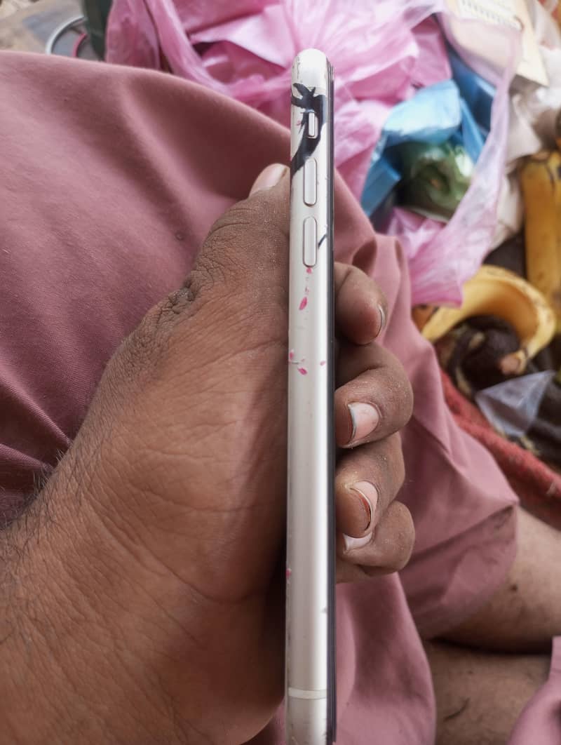 Apple iPhone XR 1