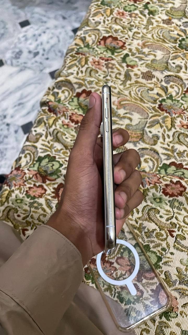 Apple iPhone XS 1
