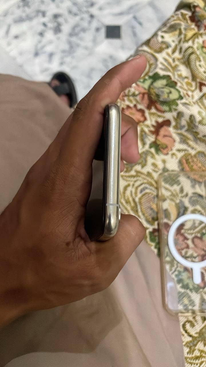 Apple iPhone XS 4