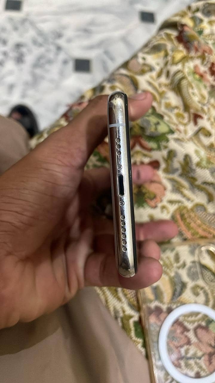 Apple iPhone XS 5