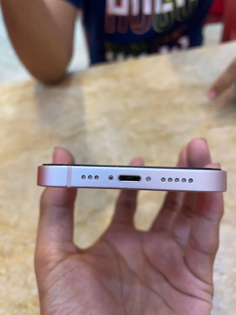 Apple iPhone 13 4