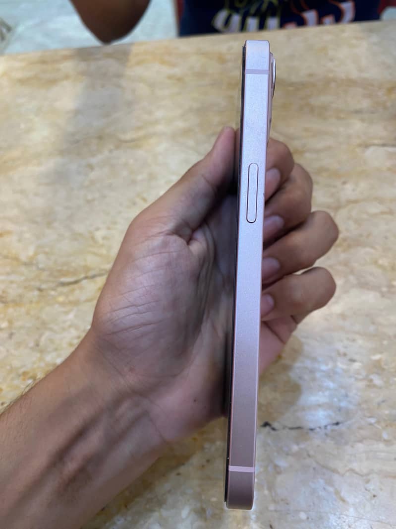 Apple iPhone 13 6