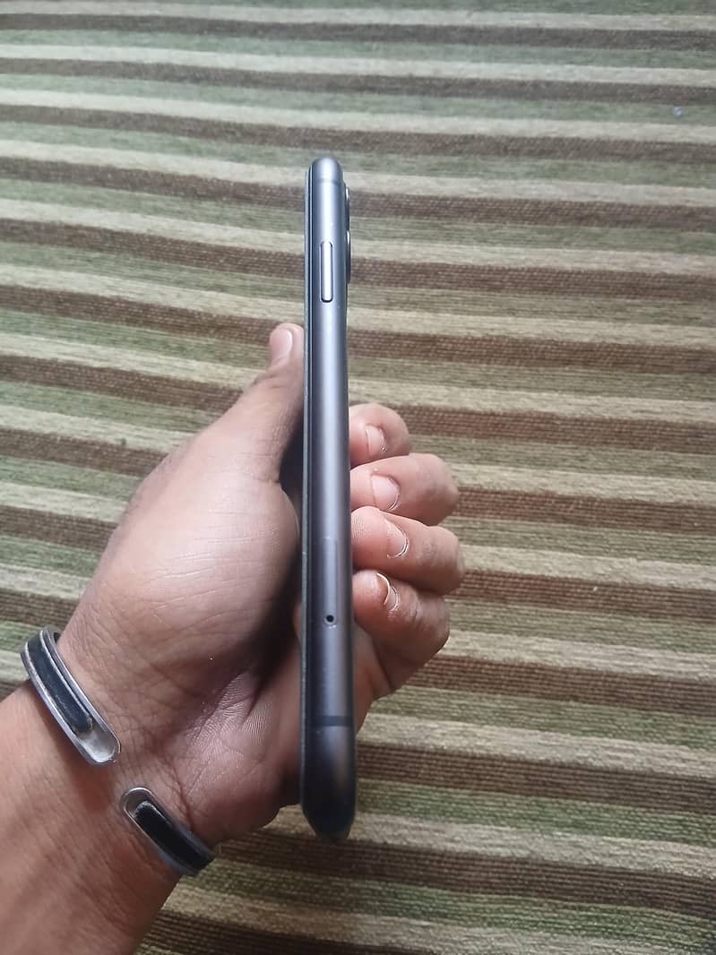 Apple iPhone 11 3