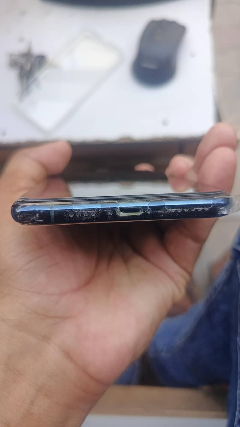Apple iPhone 11 Pro Max 4