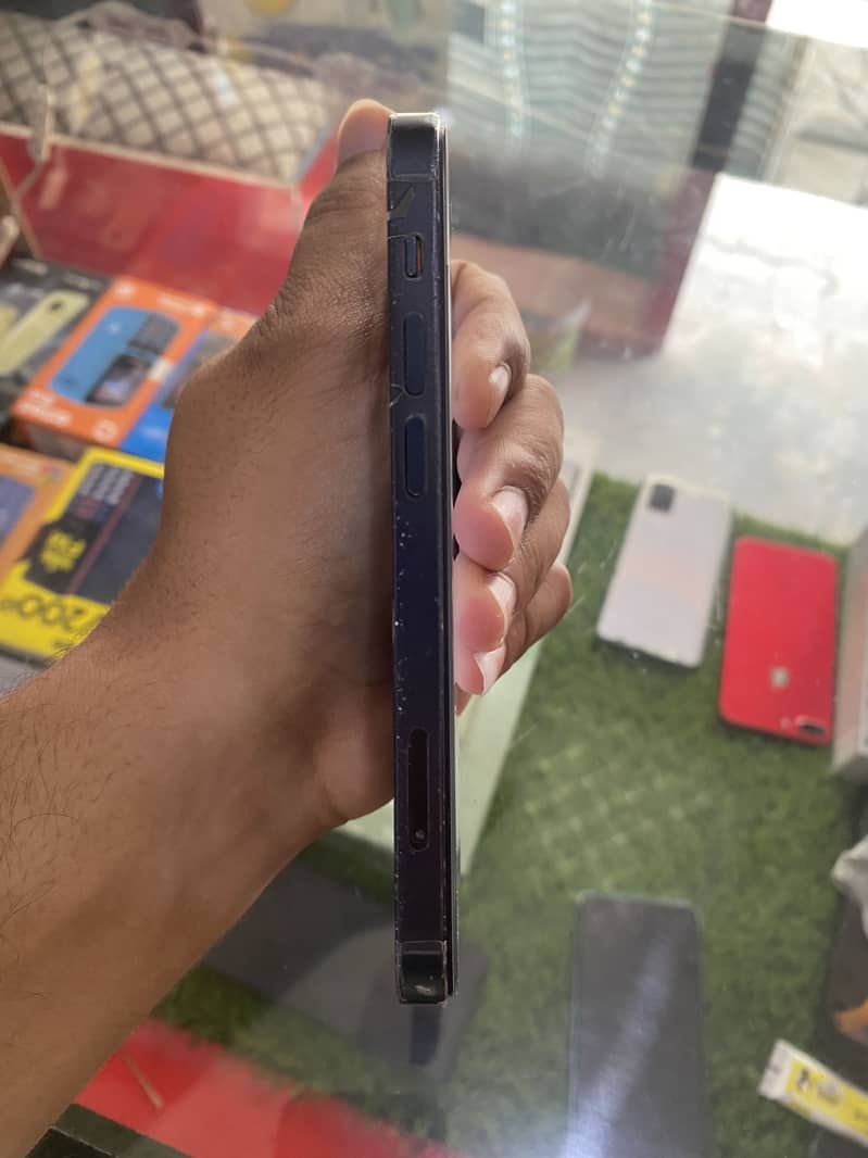 Apple iPhone 12mimi 4