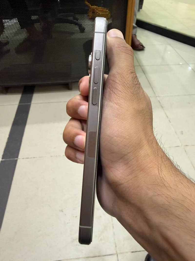 Apple iPhone 15 Pro Max 1