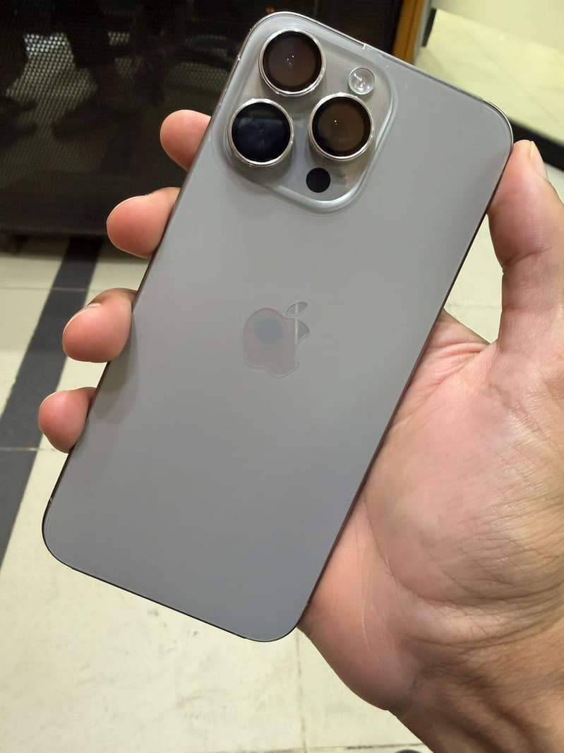 Apple iPhone 15 Pro Max 3