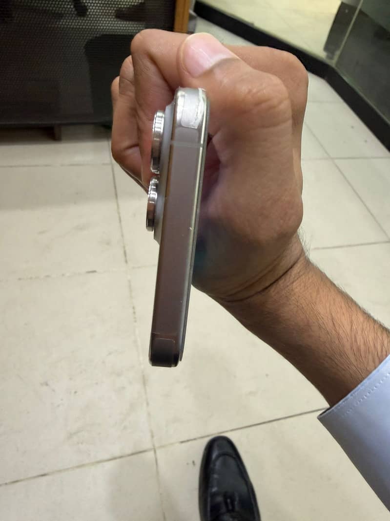 Apple iPhone 15 Pro Max 5