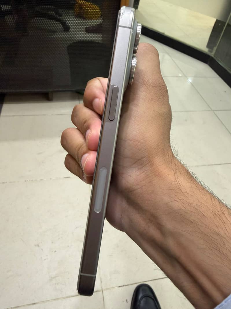 Apple iPhone 15 Pro Max 7